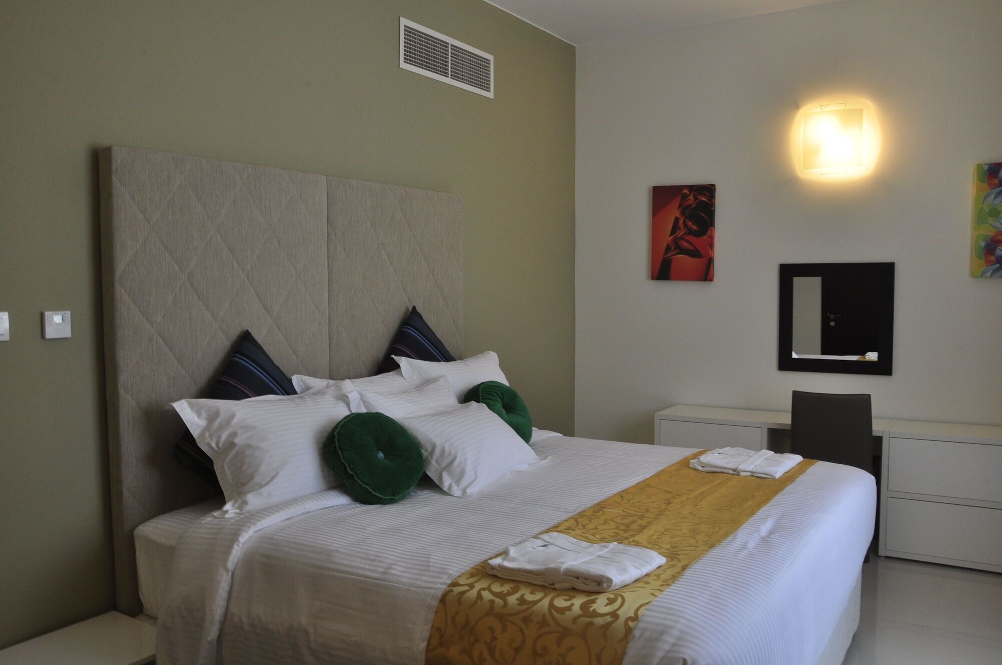 Gulf Suites Hotel Amwaj Al-Manamah Bagian luar foto